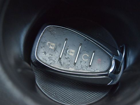 Used 2019 Chevrolet Trax LT w/ LT Convenience Package FWD image 36