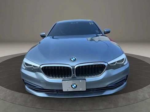 Used 2018 BMW 530e xDrive w/ Premium Package 2 AWD/4WD image 2