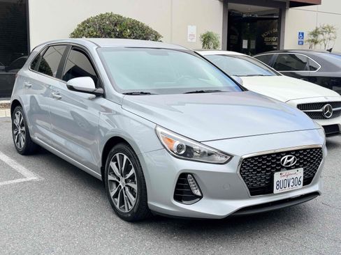 Used 2020 Hyundai Elantra GT FWD image 2