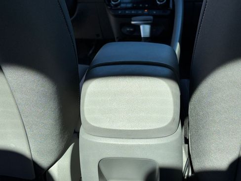 Used 2025 Hyundai Elantra SEL image 23