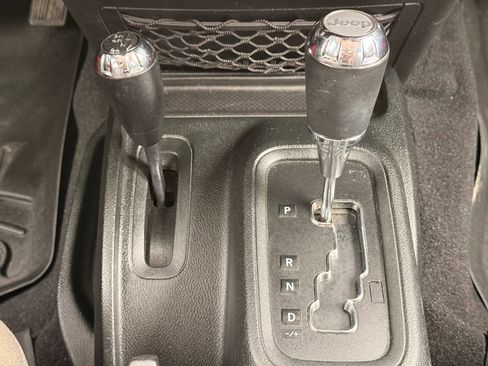 Used 2018 Jeep Wrangler Unlimited Sahara AWD/4WD image 22