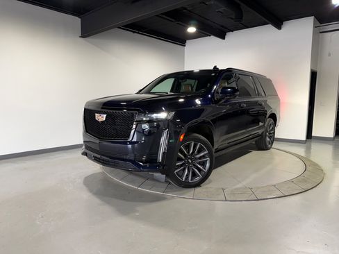 Used 2022 Cadillac Escalade ESV Sport w/ Touring Package AWD/4WD image 2