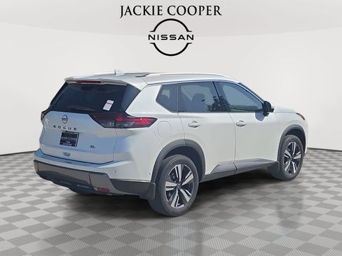 Used 2024 Nissan Rogue SL w/ SL Premium Package FWD image 5