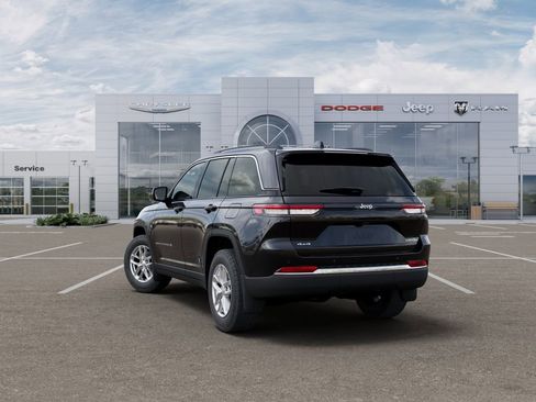 New 2026 Jeep Grand Cherokee Laredo w/ MOPAR Finishing Package AWD/4WD image 3