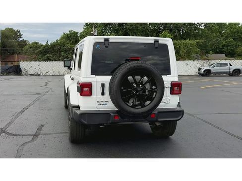 Used 2025 Jeep Wrangler Unlimited Sahara AWD/4WD image 7