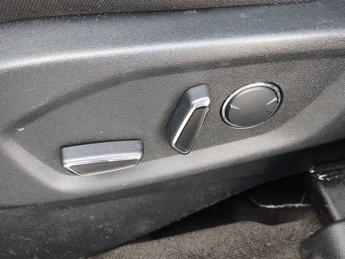 Used 2018 Ford Explorer XLT w/ Equipment Group 201A AWD/4WD image 15