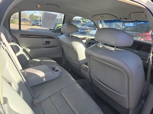 Used 1999 Lincoln Town Car Executive image 11