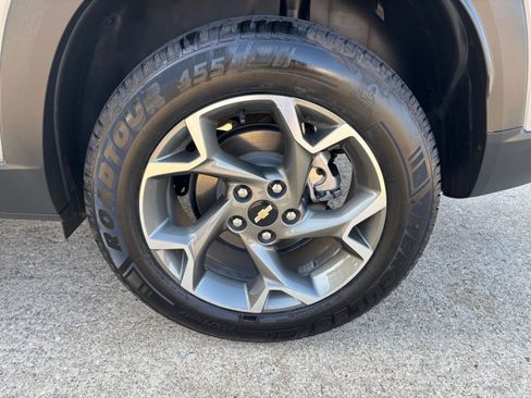 Used 2025 Chevrolet Trax LT image 29