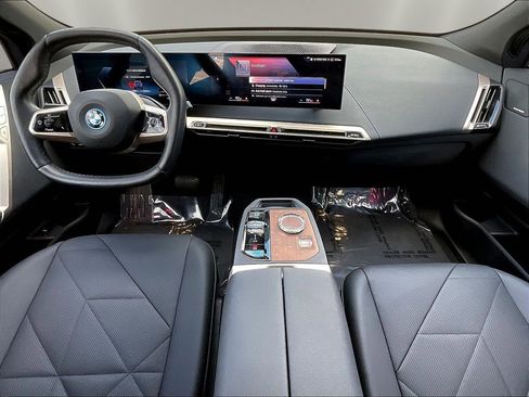 Used 2023 BMW iX xDrive50 w/ Premium Package AWD/4WD image 7