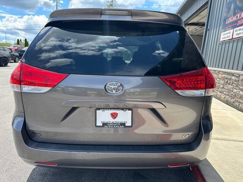 Used 2014 Toyota Sienna LE FWD image 4