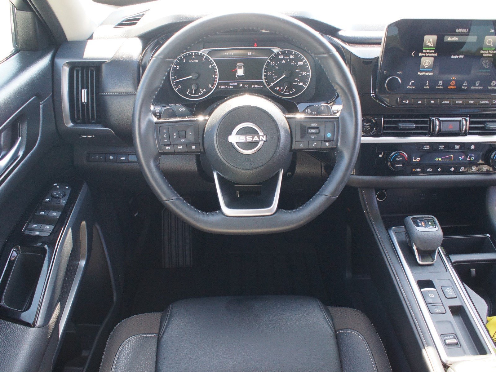 Used 2025 Nissan Pathfinder SL FWD image 5