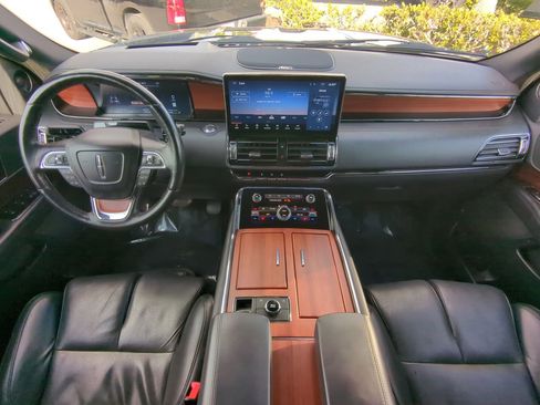 Used 2024 Lincoln Navigator Reserve image 15