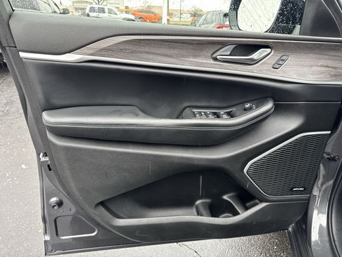 Used 2022 Jeep Grand Cherokee L Limited image 23