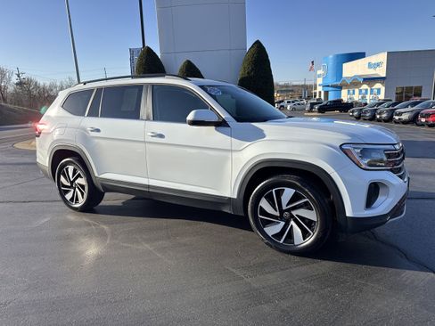 Used 2025 Volkswagen Atlas SE image 1