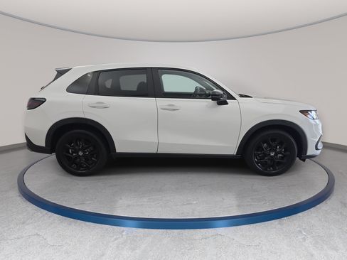 Used 2025 Honda HR-V Sport image 4