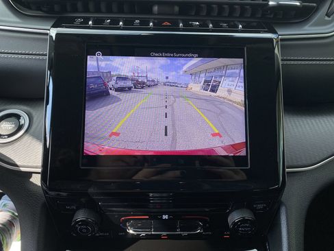 Used 2023 Jeep Grand Cherokee Laredo image 52