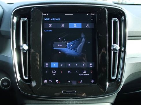 Used 2025 Volvo XC40 B5 Core image 22