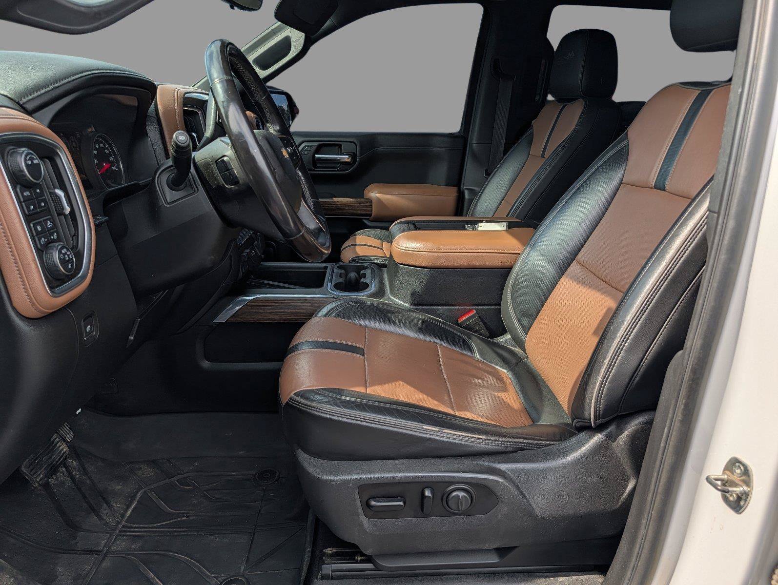 Used 2020 Chevrolet Silverado 1500 High Country w/ Technology Package AWD/4WD image 12