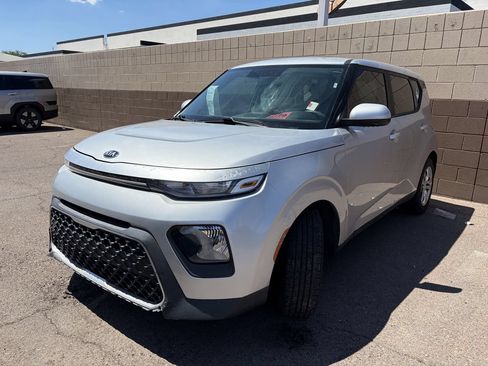 Used 2021 Kia Soul LX FWD image 4
