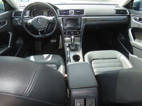 Used 2017 Volkswagen Passat 1.8T SEL Premium FWD image 20