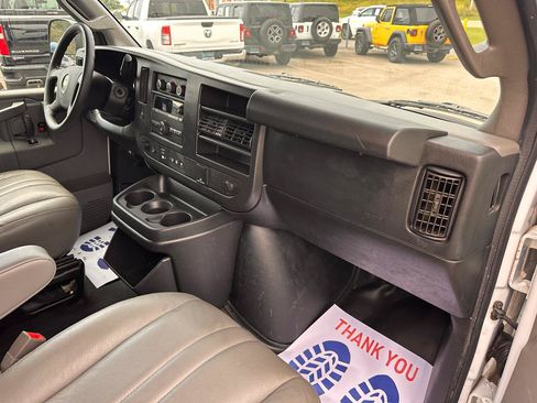 Used 2018 Chevrolet Express 2500 Extended RWD image 25