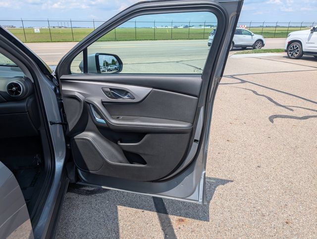 Used 2025 Chevrolet Blazer LT FWD image 5