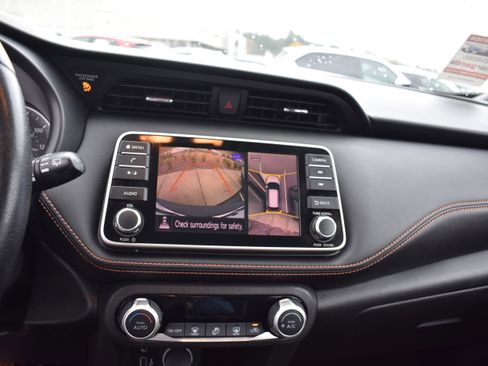 Used 2019 Nissan Kicks SR w/ Exterior Package image 18