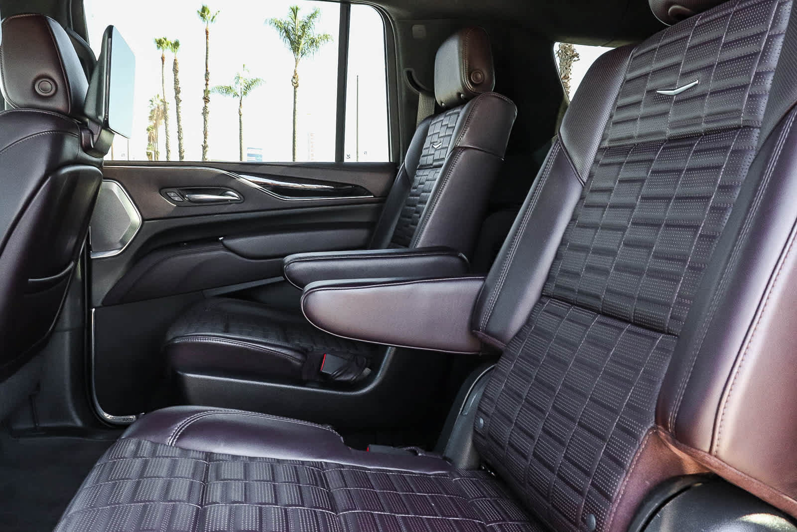 Used 2023 Cadillac Escalade ESV Premium Luxury Platinum AWD/4WD image 27