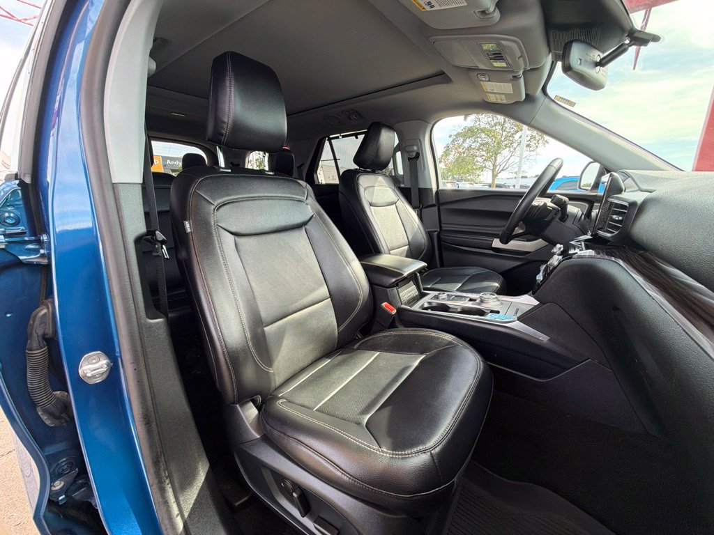 Used 2021 Ford Explorer Limited w/ Equipment Group 301A AWD/4WD image 30