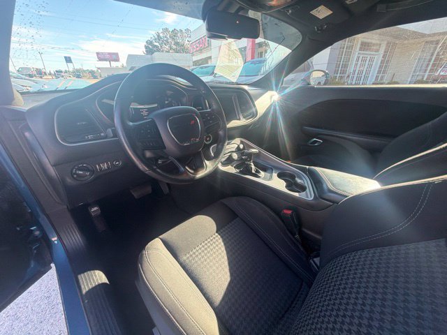 Used 2022 Dodge Challenger SXT w/ Driver Convenience Group RWD image 11