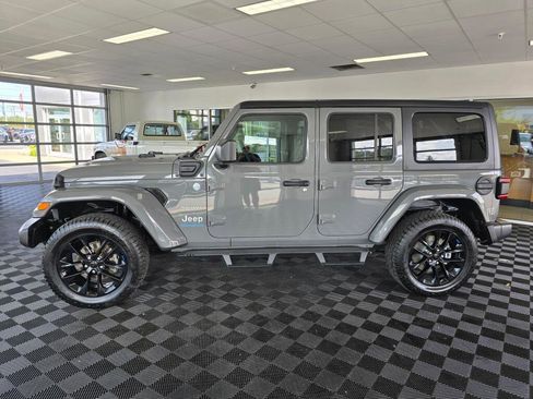 Used 2023 Jeep Wrangler Unlimited Sahara AWD/4WD image 6