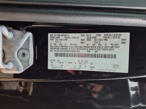 Used 2017 Ford Escape SE FWD image 9