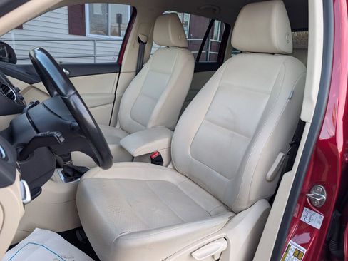 Used 2016 Volkswagen Tiguan S image 9