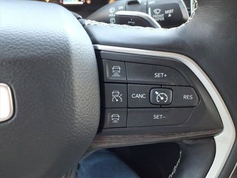 Used 2022 Jeep Grand Cherokee Limited w/ Luxury Tech Group II image 27