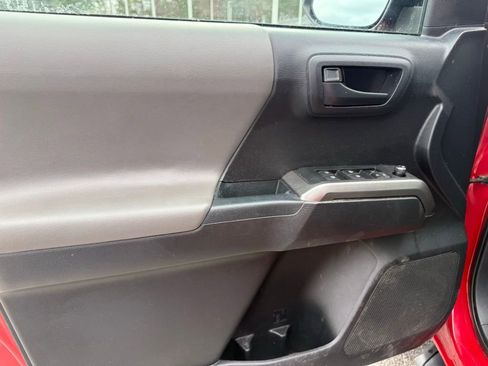 Used 2018 Toyota Tacoma SR5 image 10