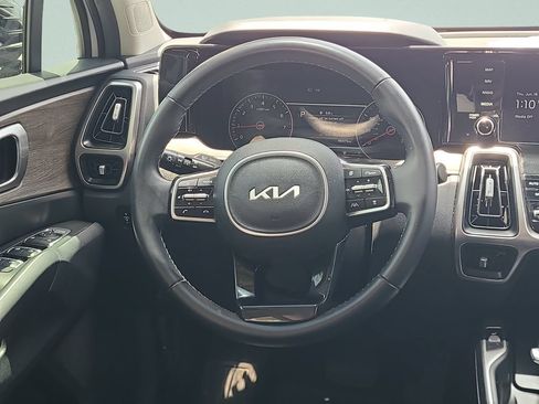Used 2022 Kia Sorento EX w/ Panoramic Sunroof Package FWD image 12