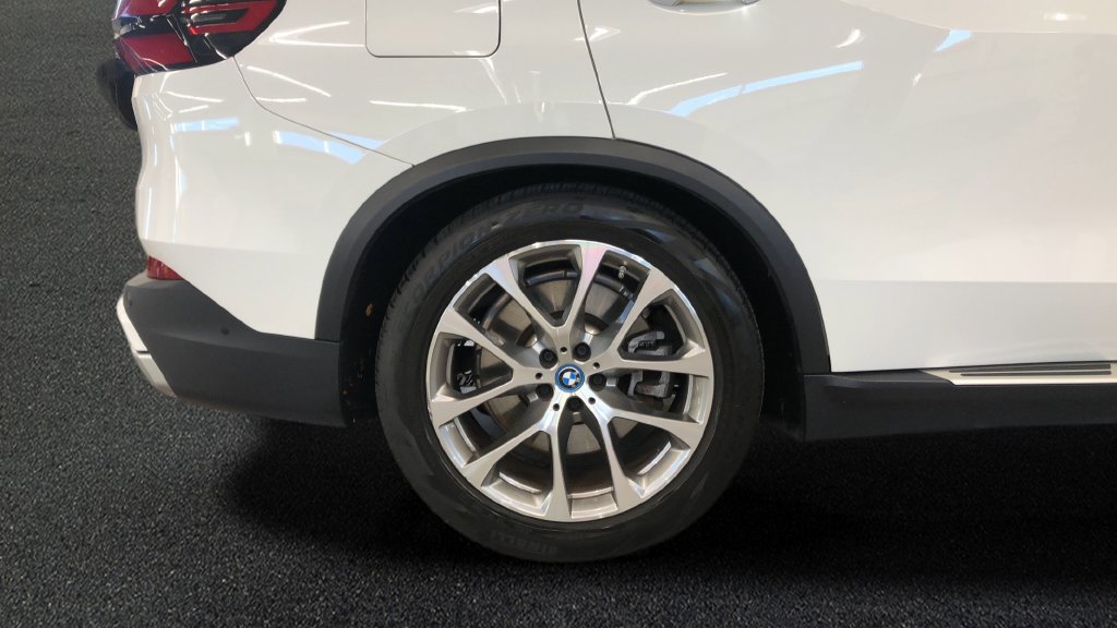 Used 2024 BMW X5 xDrive50e AWD/4WD image 24