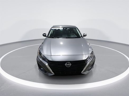 Used 2025 Nissan Altima 2.5 SV image 3