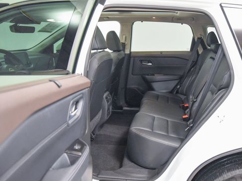 Used 2023 Nissan Rogue SL w/ SL Premium Package image 4