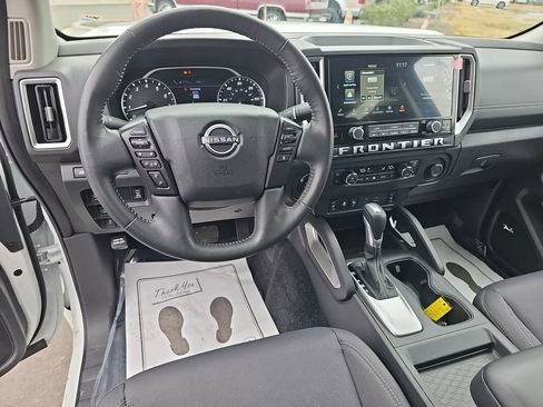 Used 2025 Nissan Frontier SV w/ SV Convenience Package image 19