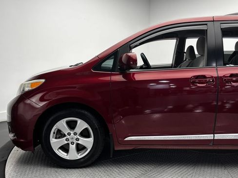 Used 2015 Toyota Sienna LE FWD image 5