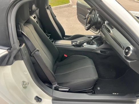 Used 2018 FIAT 124 Spider Classica w/ Technology Group RWD image 36