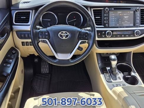 Used 2018 Toyota Highlander Limited Platinum AWD/4WD image 11