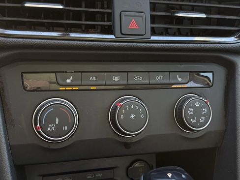 Used 2022 Volkswagen Taos SE image 11