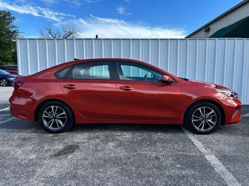 Used 2022 Kia Forte LXS w/ LXS Technology Package FWD image 9