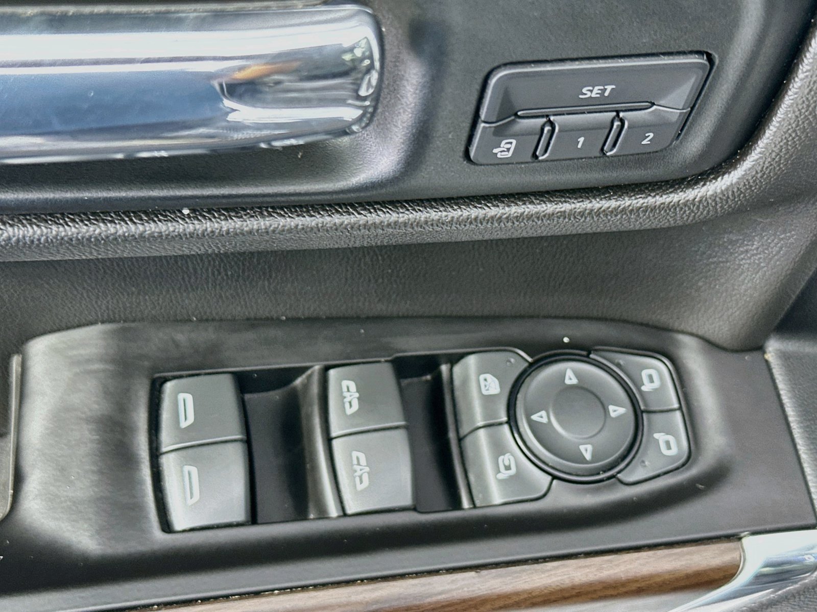 Used 2019 GMC Sierra 1500 SLT w/ SLT Premium Package AWD/4WD image 18