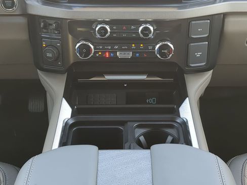 Used 2025 Ford F450 Platinum w/ Platinum Plus Package image 17