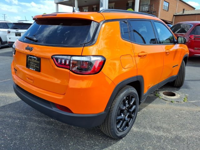 New 2026 Jeep Compass Latitude AWD/4WD image 3