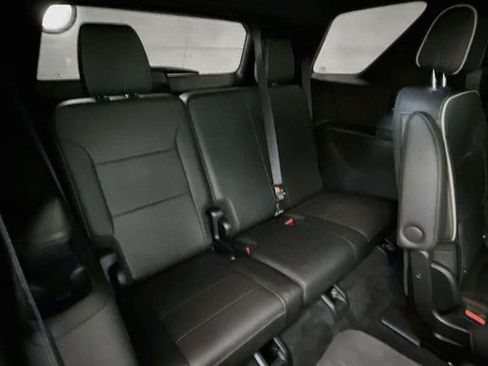 Used 2023 Chevrolet Traverse Premier AWD/4WD image 30