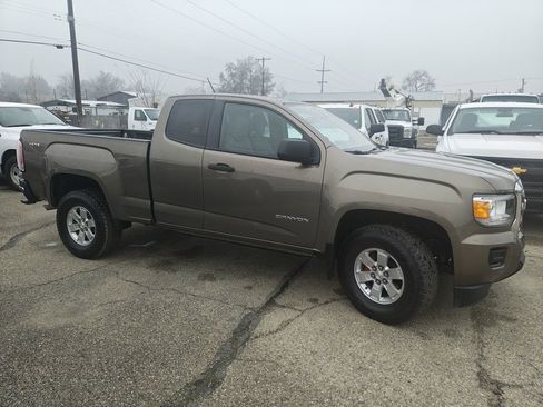 Used 2016 GMC Canyon 4x4 Extended Cab w/ Convenience Package image 3
